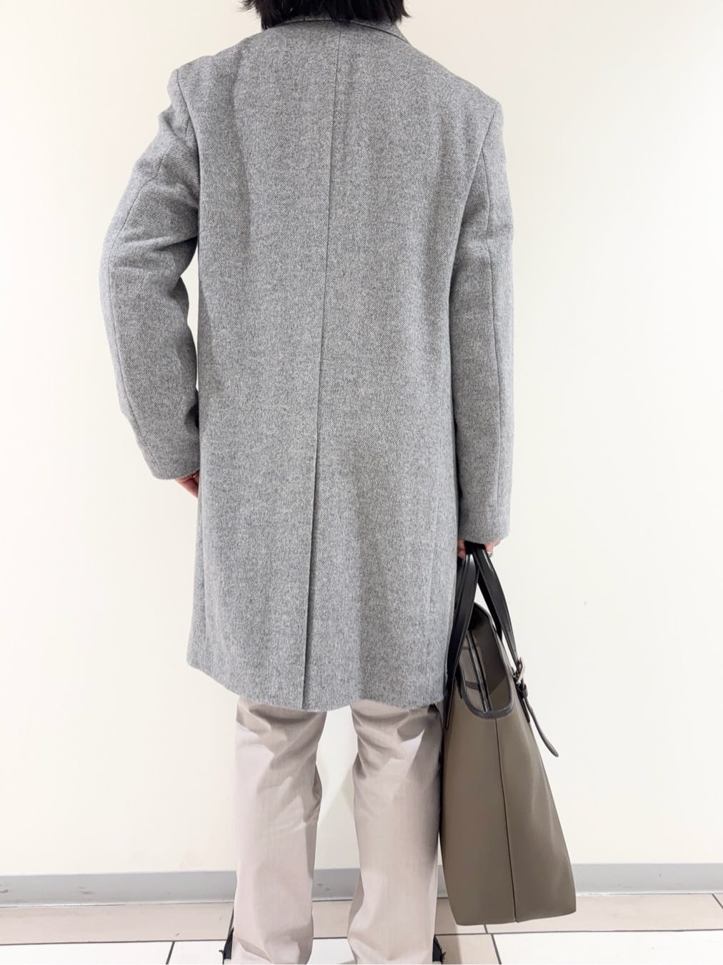及川さんの「TAKEO KIKUCHI｜カシミヤブレンド ビーバー調ステンカラーコート」を使ったコーディネート