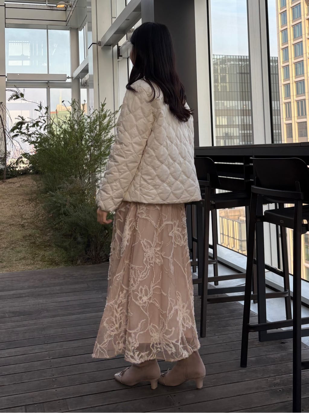 AOIさんの「Couture brooch｜【洗える/スカラデザイン】パフスリーブ ニット」を使ったコーディネート