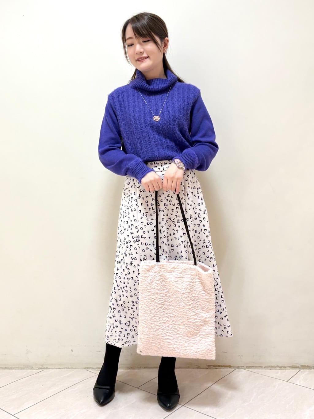 mikiさんの「Reflect｜【ほんのりラメ感◎】ふわふわフェザーヤーンハイネックニット」を使ったコーディネート