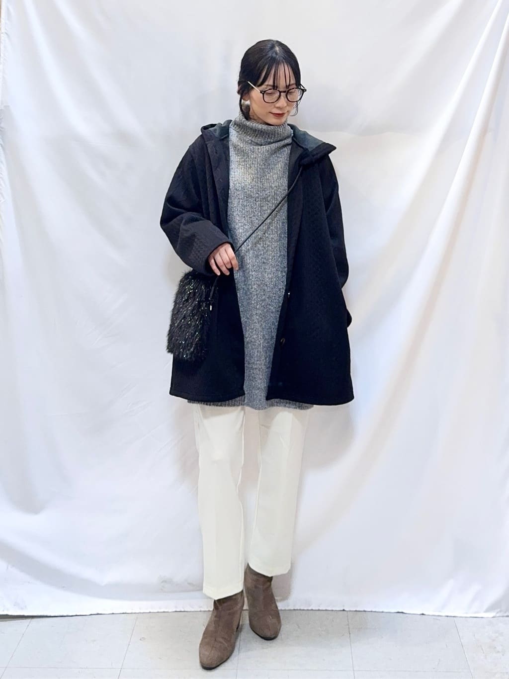 𝐇𝐢𝐫𝐨𝐦𝐢さんの「SHOO･LA･RUE｜【洗濯機可/S-LL/体型カバー】女性らしい美シルエット チュニックニットワンピース」を使ったコーディネート
