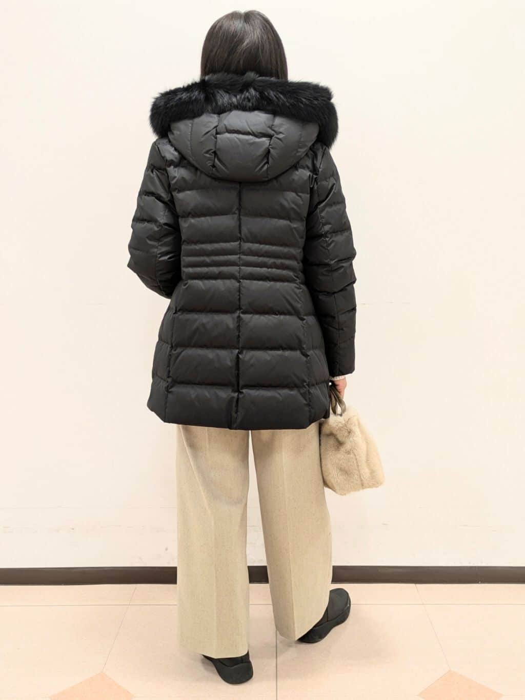 ともさんの「UNTITLED｜【はっ水機能/フード取り外し可】ミディダウンコート」を使ったコーディネート
