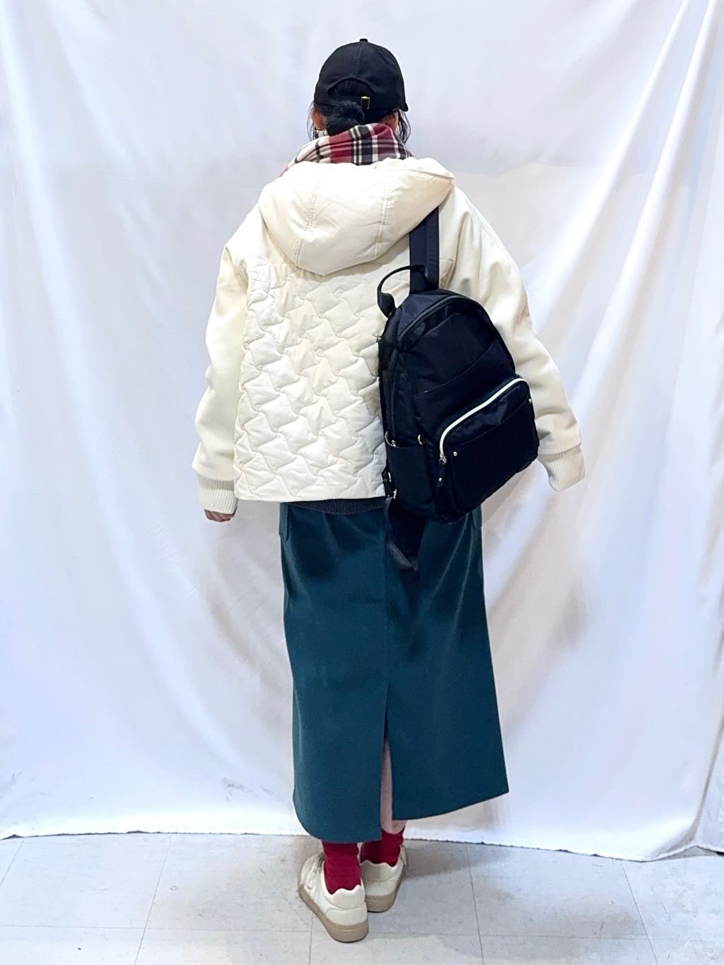𝐇𝐢𝐫𝐨𝐦𝐢さんの「SHOO･LA･RUE｜【S-LL/洗濯機可】ふわふわがやみつきになる柔らかさ スウェットライクロゴニット」を使ったコーディネート