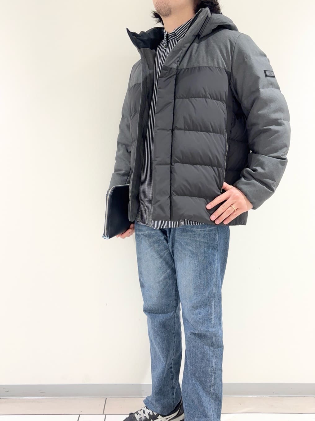 及川さんの「TAKEO KIKUCHI｜カラーコンビ ダウンブルゾン」を使ったコーディネート