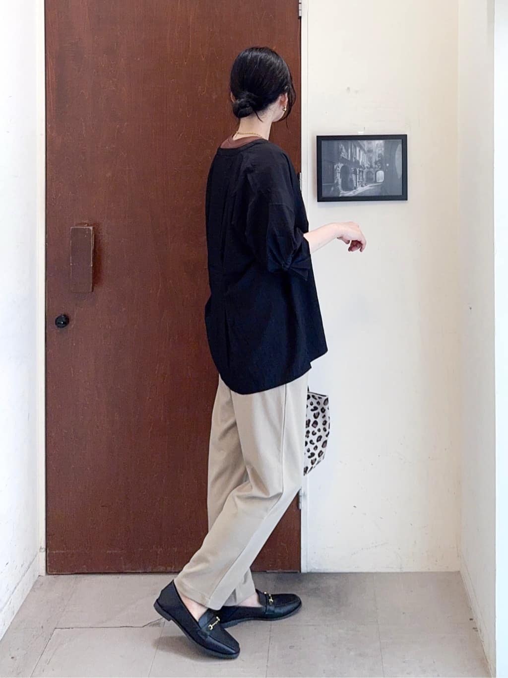 𝐇𝐢𝐫𝐨𝐦𝐢さんの「SHOO･LA･RUE｜【S-LL/ひんやり/UV】選べる6柄でそれぞれ欲しくなる プリントTシャツ」を使ったコーディネート