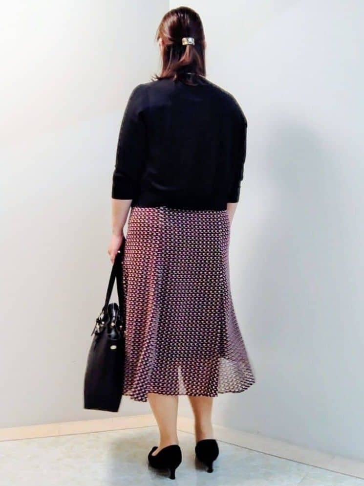 エリさんの「Reflect｜【インナーに◎／すっきり見え！長め丈】タックデティールブラウス」を使ったコーディネート