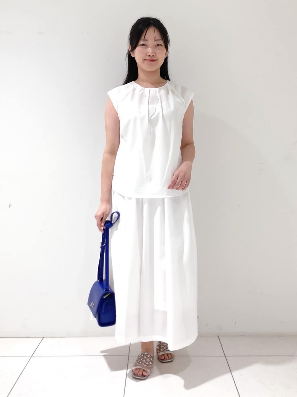 momokoさんの「INDIVI｜【クールエアー素材／UVケア／吸汗速乾】エアリータックブラウス」を使ったコーディネート