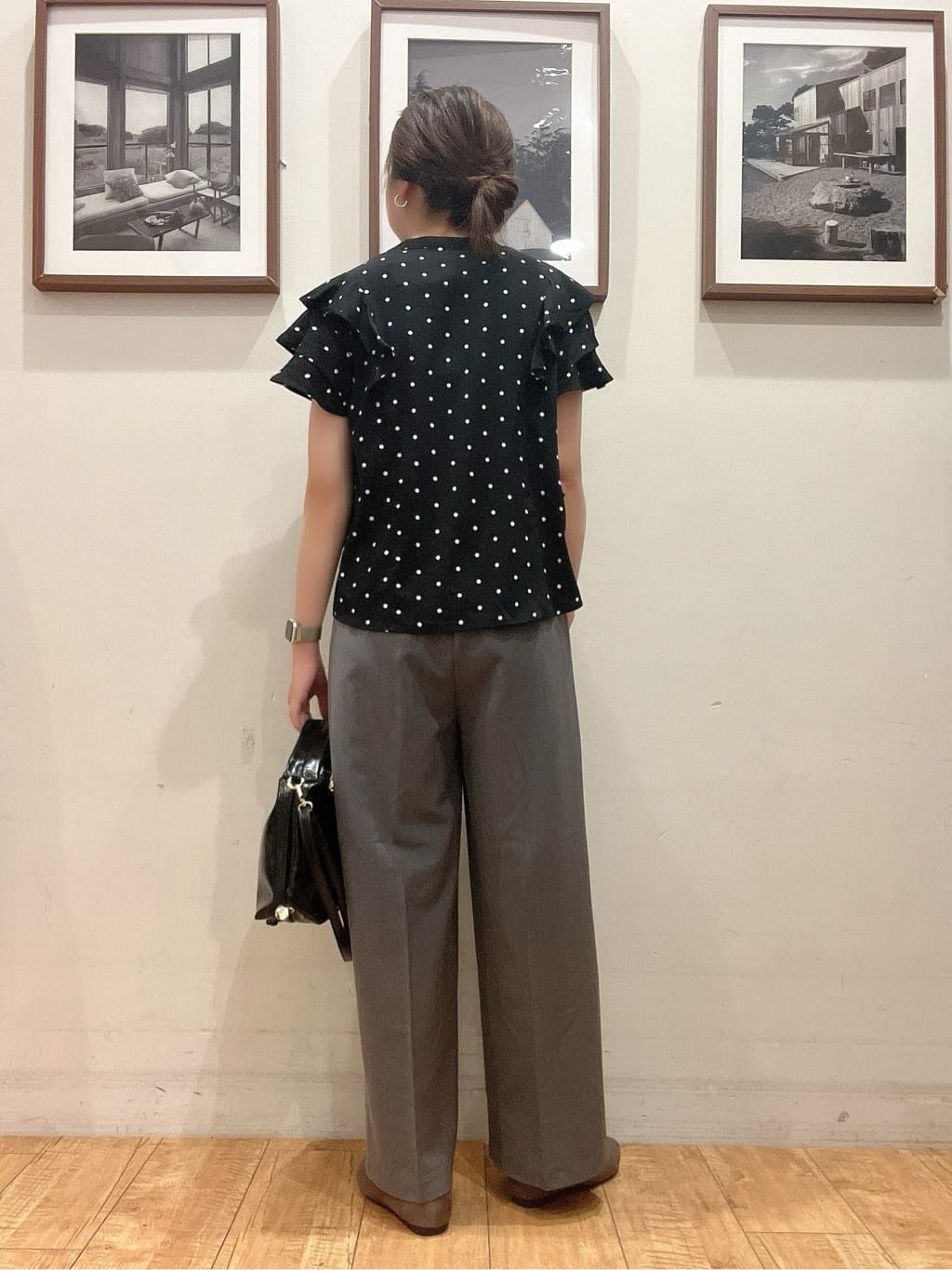 mariさんの「SHOO･LA･RUE｜【無地/ドット柄】お袖フリルが華やぐ きれいめブラウス」を使ったコーディネート