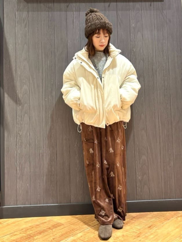 meiさんの「SHOO･LA･RUE｜【撥水/あったか】たっぷり着られる 中綿モンスターショートコート」を使ったコーディネート