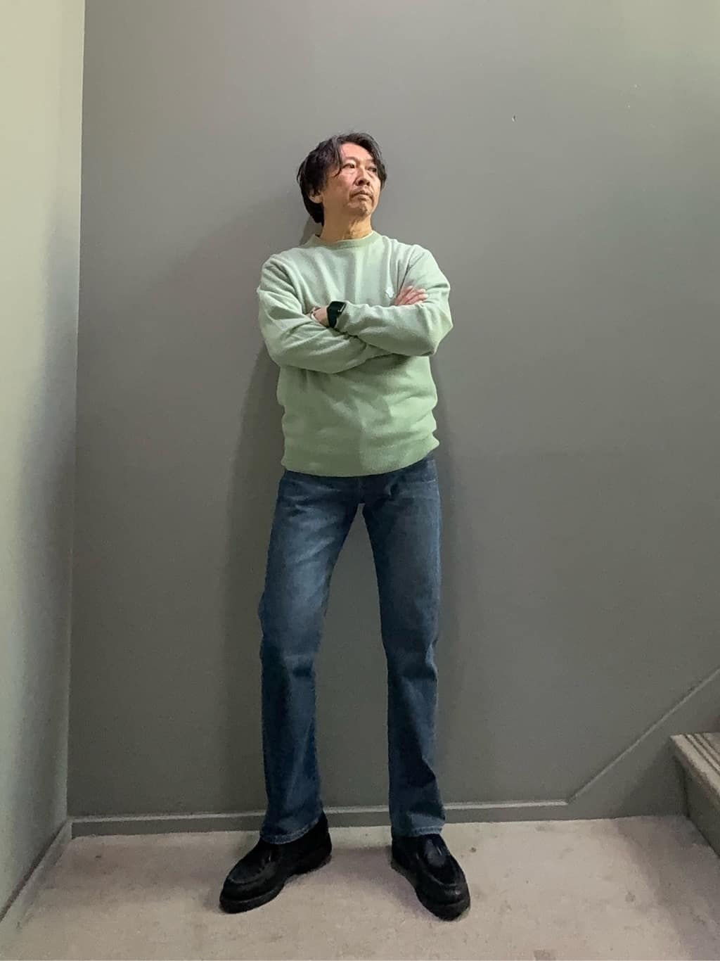 デザイナーTAKEman さんの「TAKEO KIKUCHI｜【Air Palette Knit】ワンポイント カラーニット プルオーバー」を使ったコーディネート