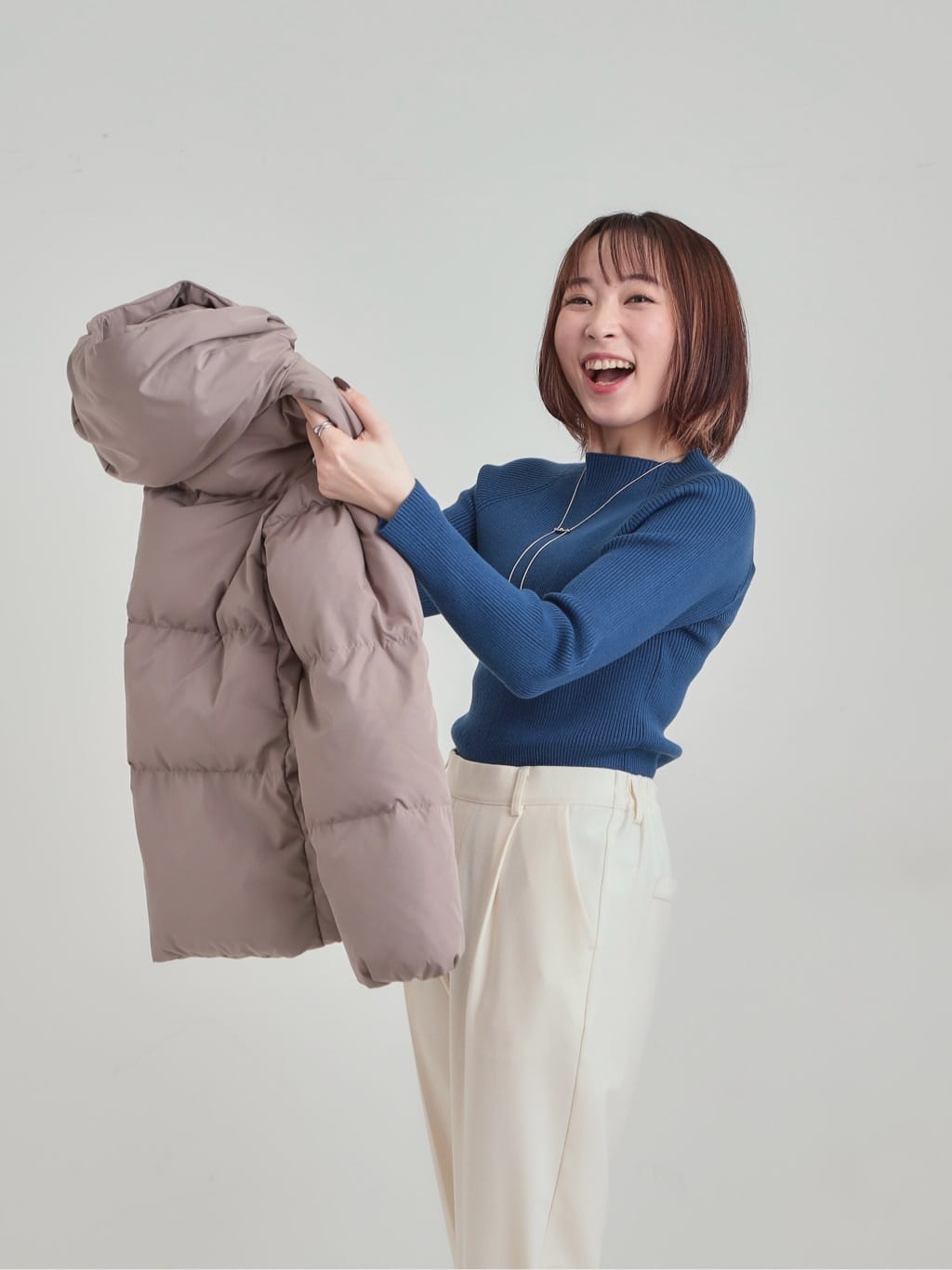 𝐜𝐡𝐢𝐤𝐚さんの「SHOO･LA･RUE｜【撥水/洗える】ショートフーディーダウン」を使ったコーディネート