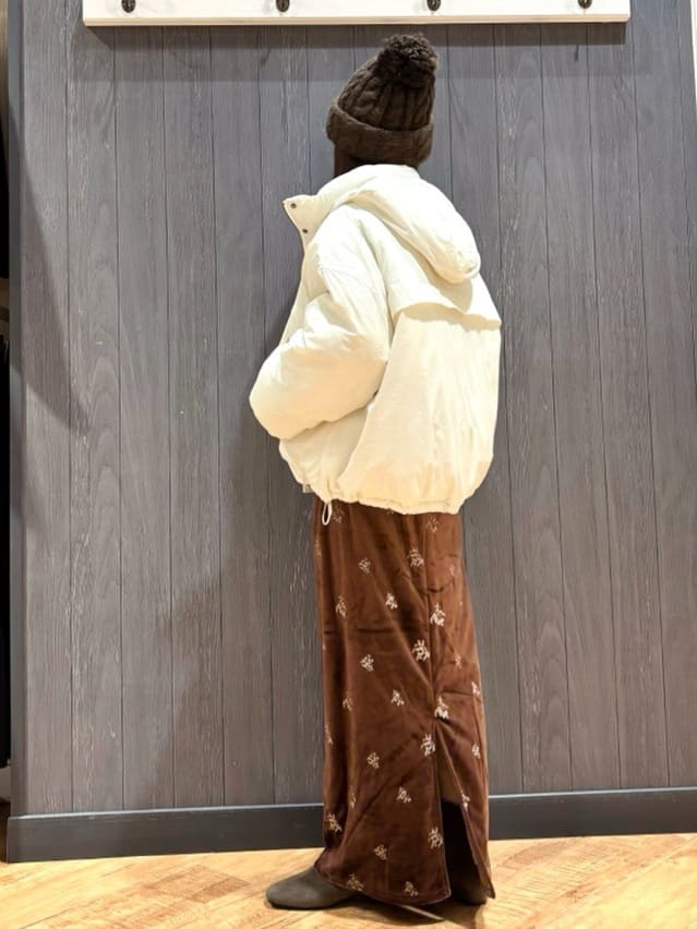 meiさんの「SHOO･LA･RUE｜【撥水/あったか】たっぷり着られる 中綿モンスターショートコート」を使ったコーディネート