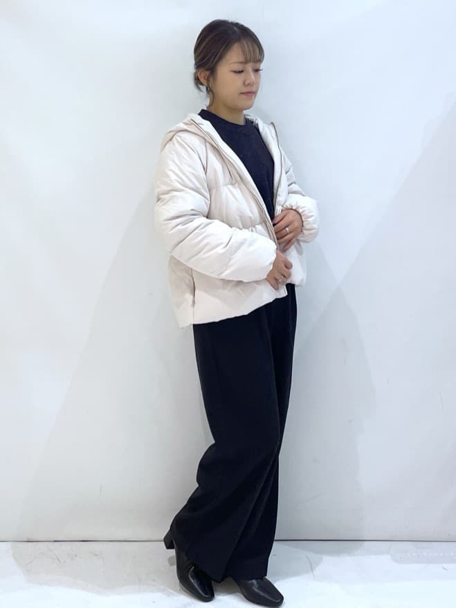 manaさんの「OPAQUE.CLIP｜KAWADAダウンペプラムショートコート【撥水／洗濯機OK／静電気防止裏地】」を使ったコーディネート