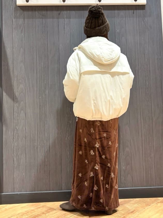 meiさんの「SHOO･LA･RUE｜【撥水/あったか】たっぷり着られる 中綿モンスターショートコート」を使ったコーディネート