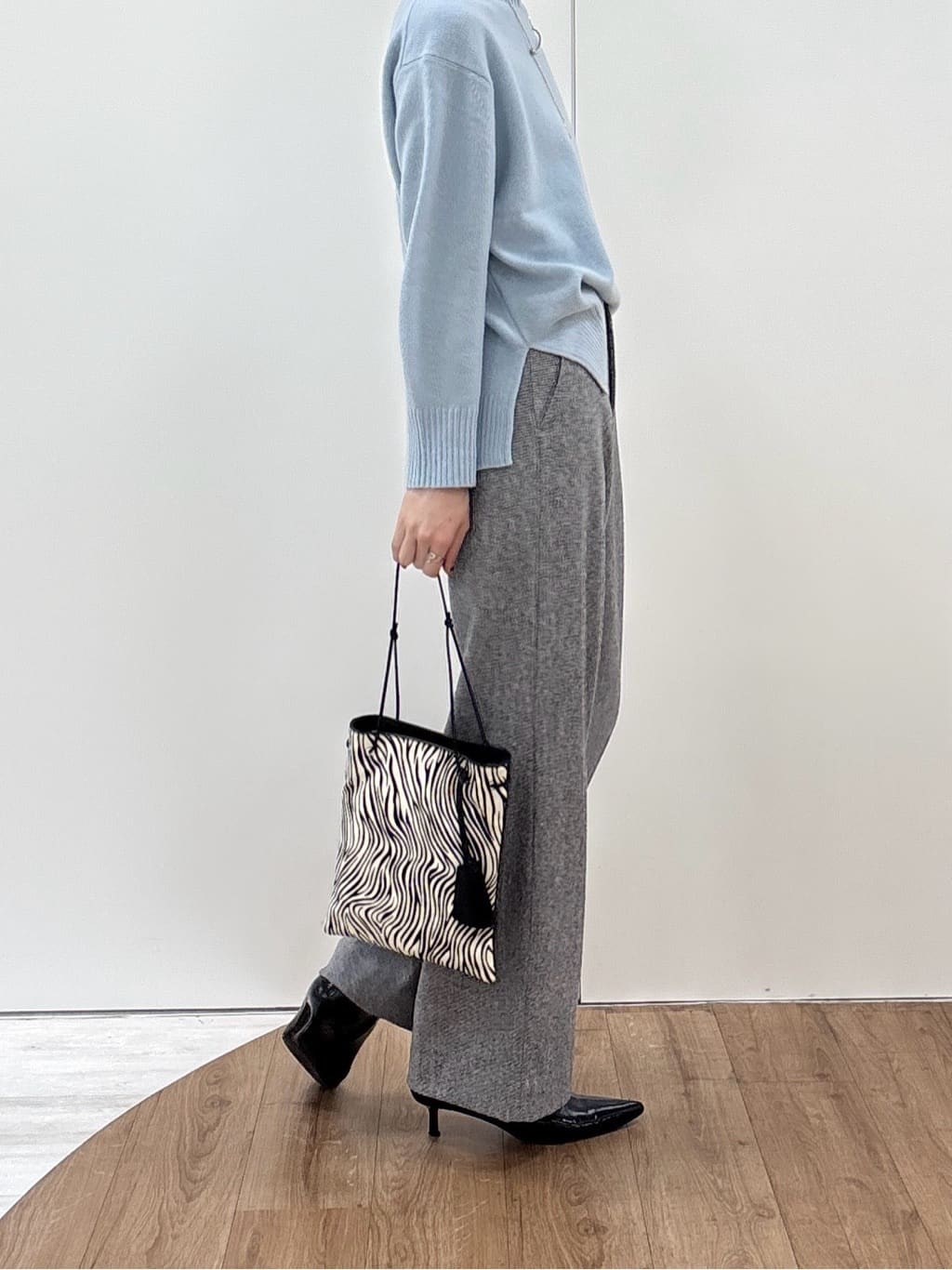 kanaeさんの「INDIVI｜【名品／撥水／抗菌防臭】ロング丈リサイクルダウンコート」を使ったコーディネート