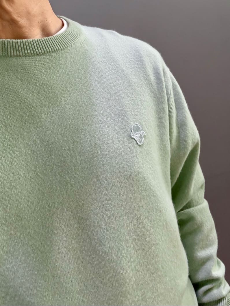 デザイナーTAKEman さんの「TAKEO KIKUCHI｜【Air Palette Knit】ワンポイント カラーニット プルオーバー」を使ったコーディネート