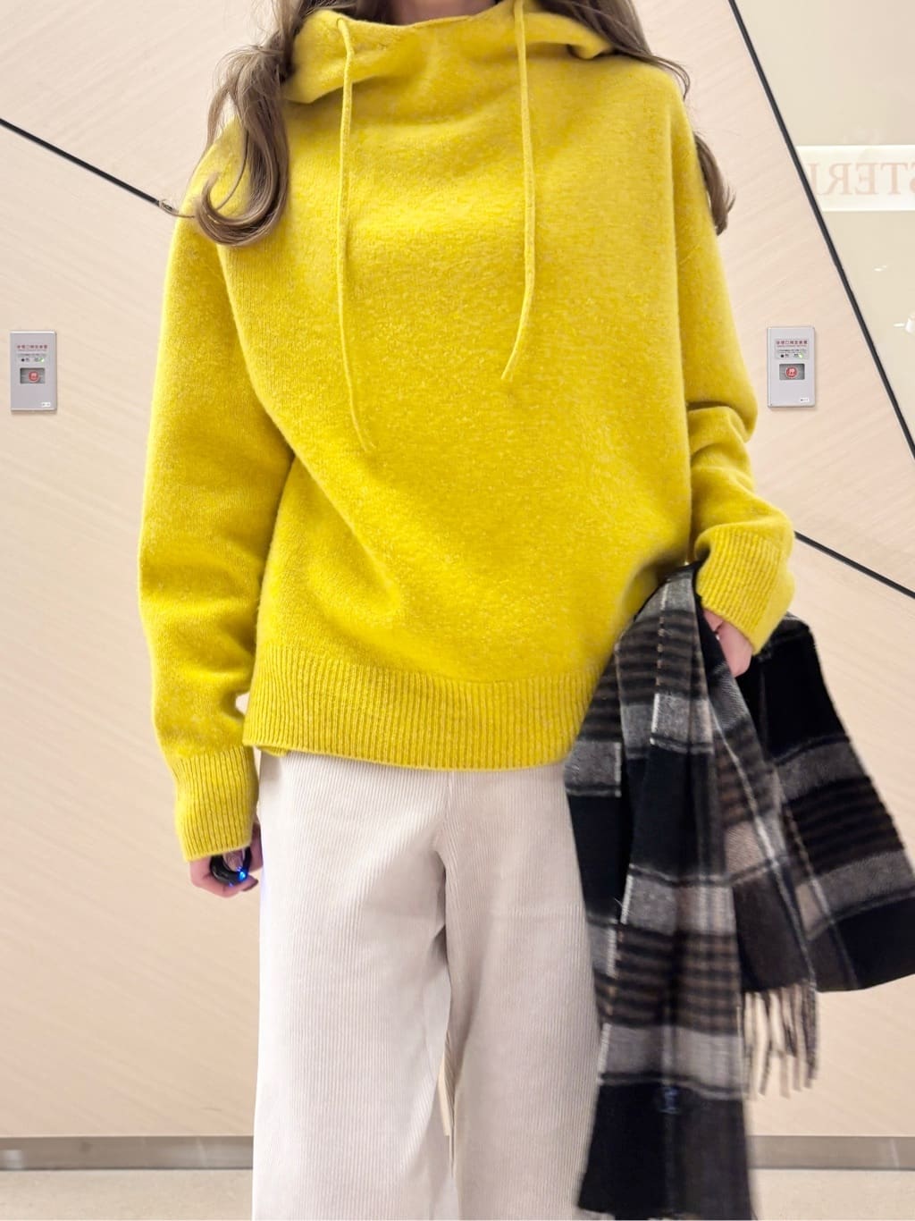 清水夏姫さんの「DRESSTERIOR｜コーデュロイイージーワイドパンツ」を使ったコーディネート