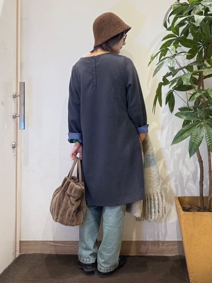 misakiさんの「SHOO･LA･RUE｜【S-LL】程よくゆったりな 柔らかデニムテーパードパンツ」を使ったコーディネート
