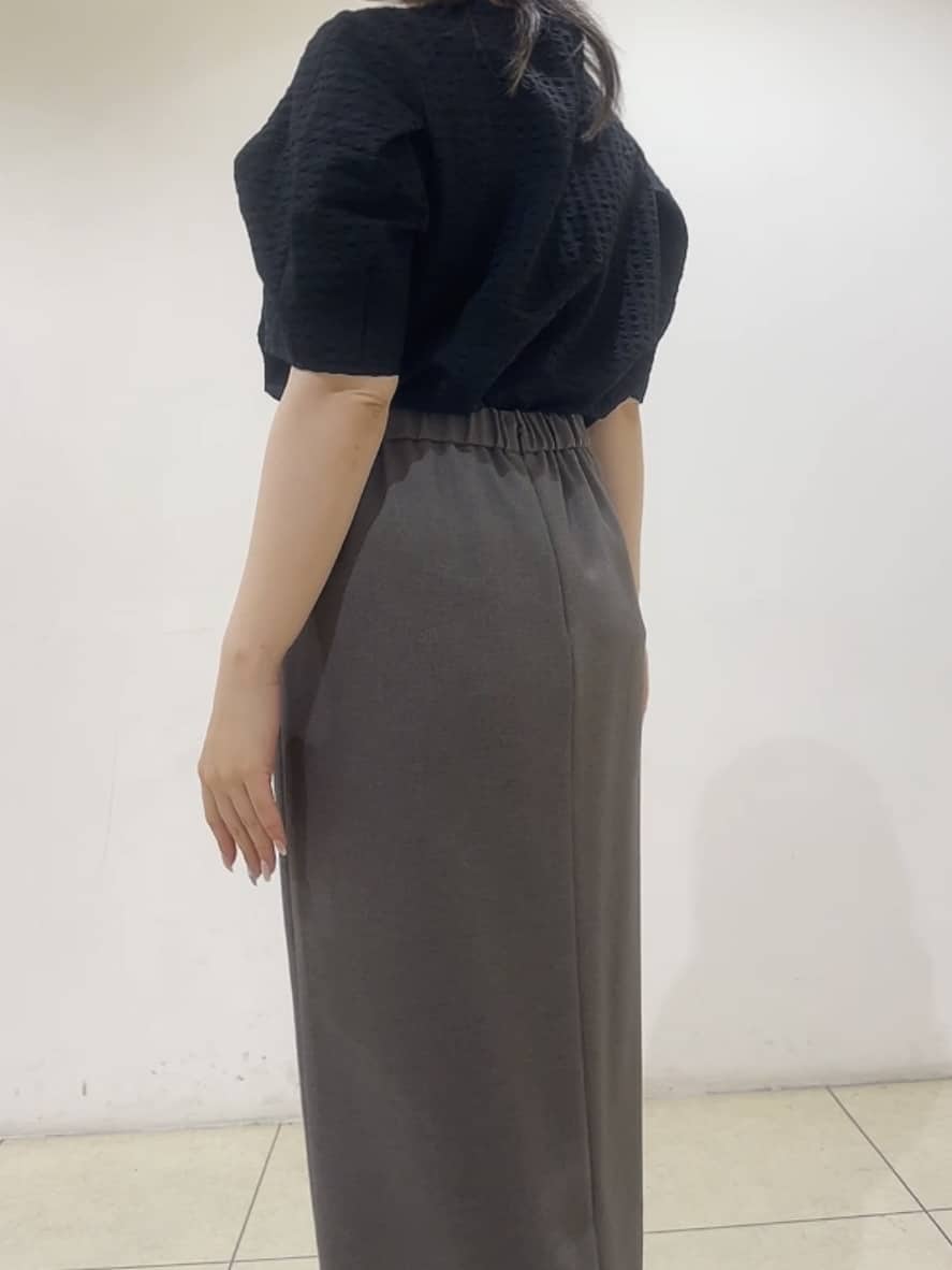 watanabeさんの「UNTITLED｜【吸水速乾/ストレッチ/Vネック】フォルムスリーブ ブラウス」を使ったコーディネート