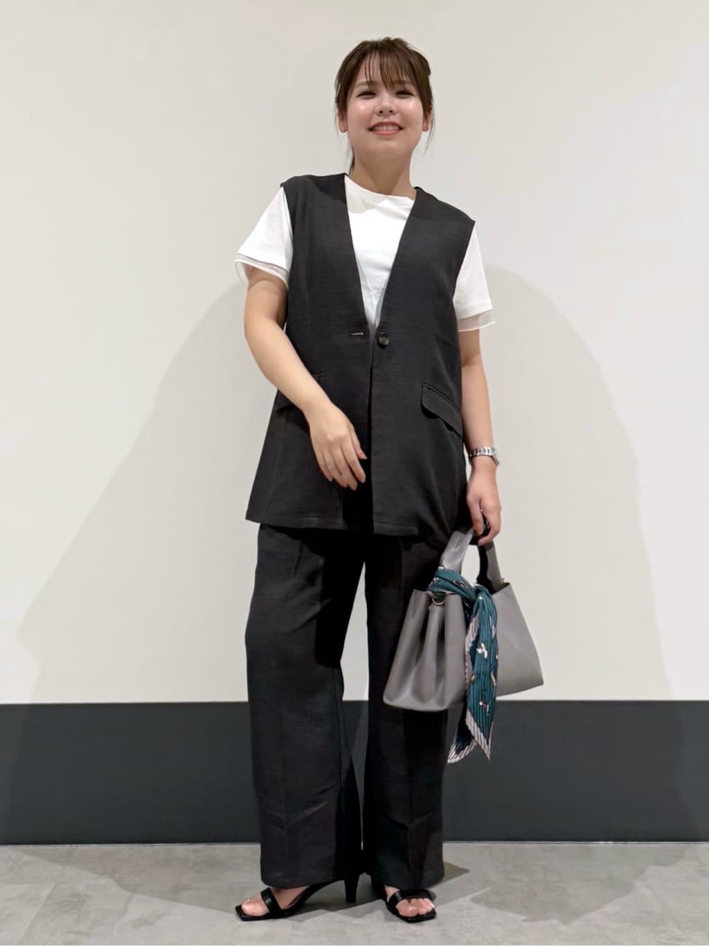 macchaさんの「THE SHOP TK｜【スッキリ決まる】パナマメッシュジレ/洗える/セットアップ可」を使ったコーディネート