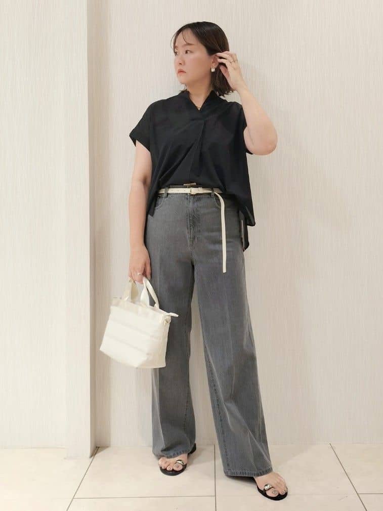 naokoさんの「UNTITLED｜【洗える/スキッパー】フレンチスリーブシアーブラウス」を使ったコーディネート