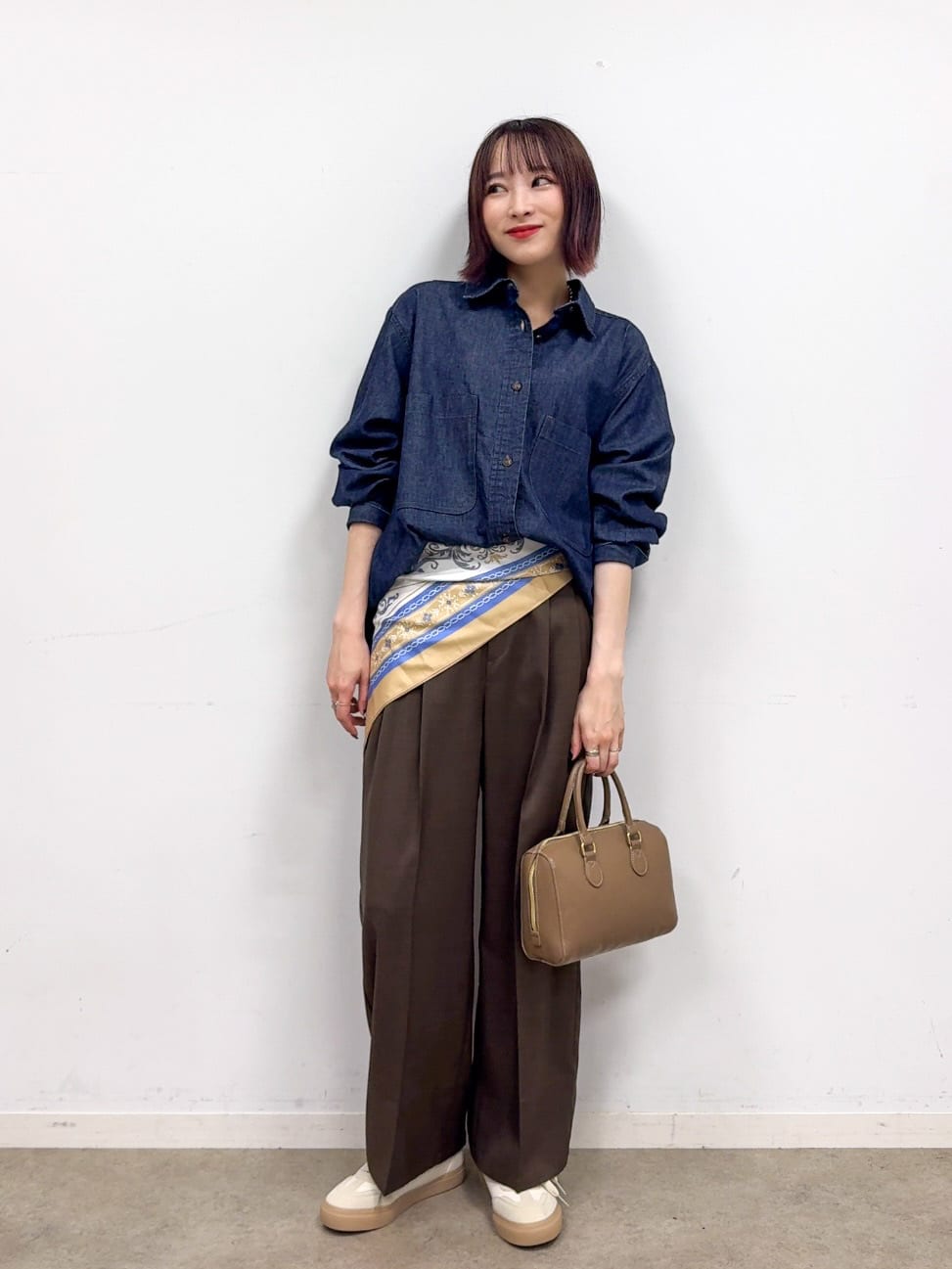 𝐜𝐡𝐢𝐤𝐚さんの「SHOO･LA･RUE｜【S-LL/セットアップ可/洗濯後しわになりにくい】きちんと見え タックワイドパンツ」を使ったコーディネート