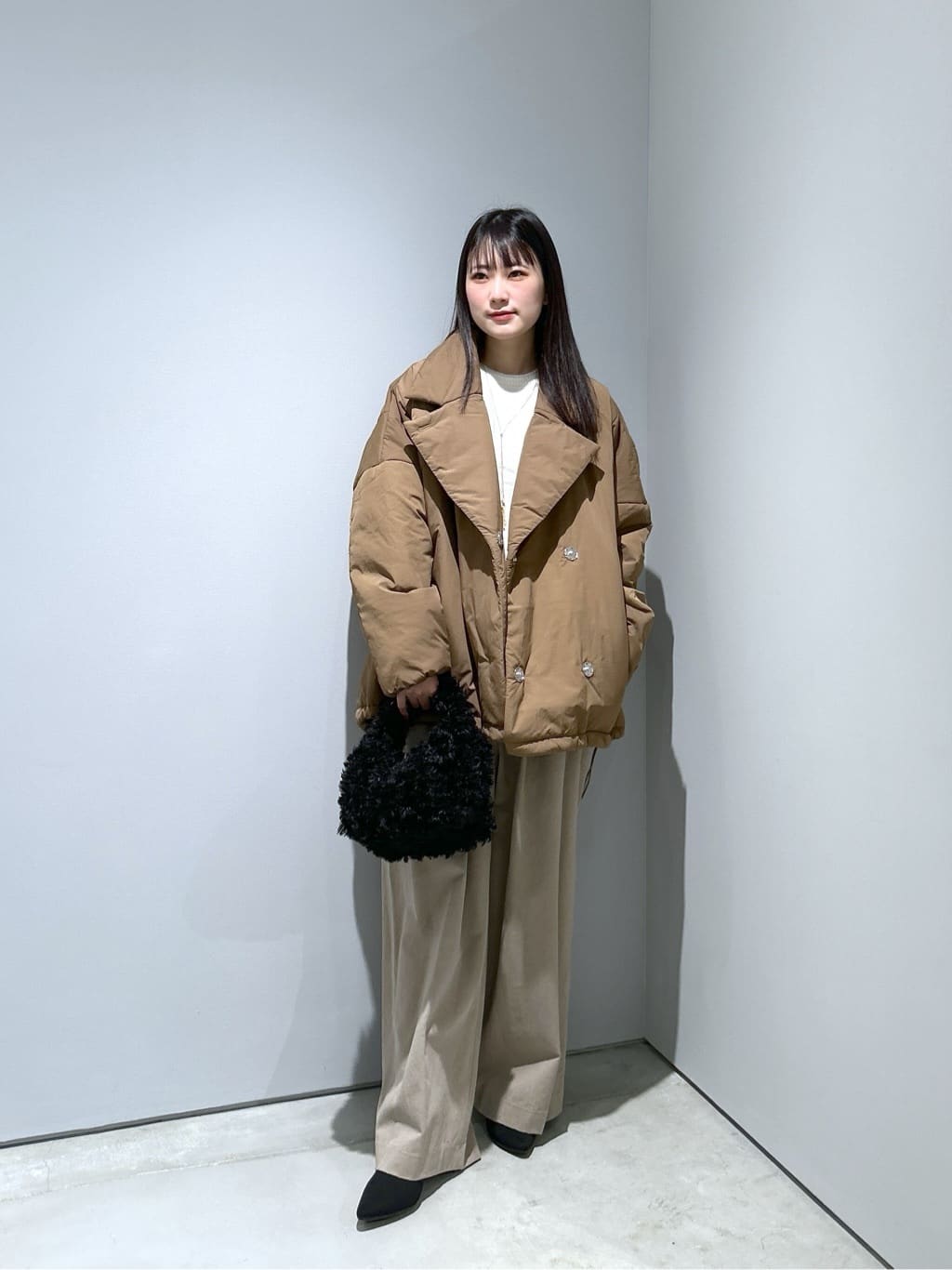 Renoさんの「INDIVI｜フェイクファーマイクロバッグ」を使ったコーディネート
