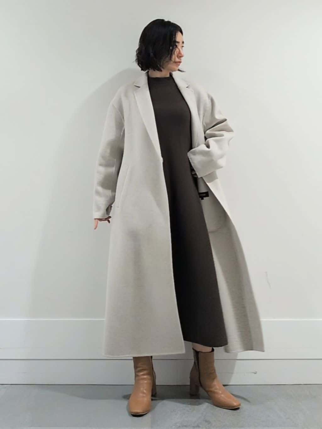 ミズタさんの「UNTITLED｜【ロング丈/軽やか】テーラード　リバーコート」を使ったコーディネート