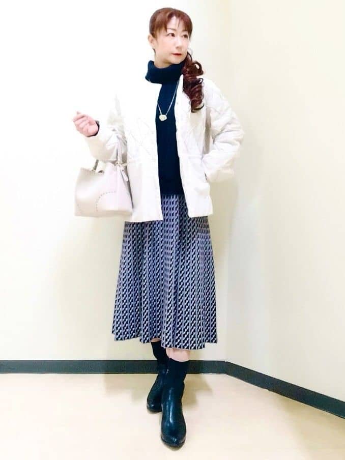 花さんの「Reflect｜【ほんのりラメ感◎】ふわふわフェザーヤーンハイネックニット」を使ったコーディネート