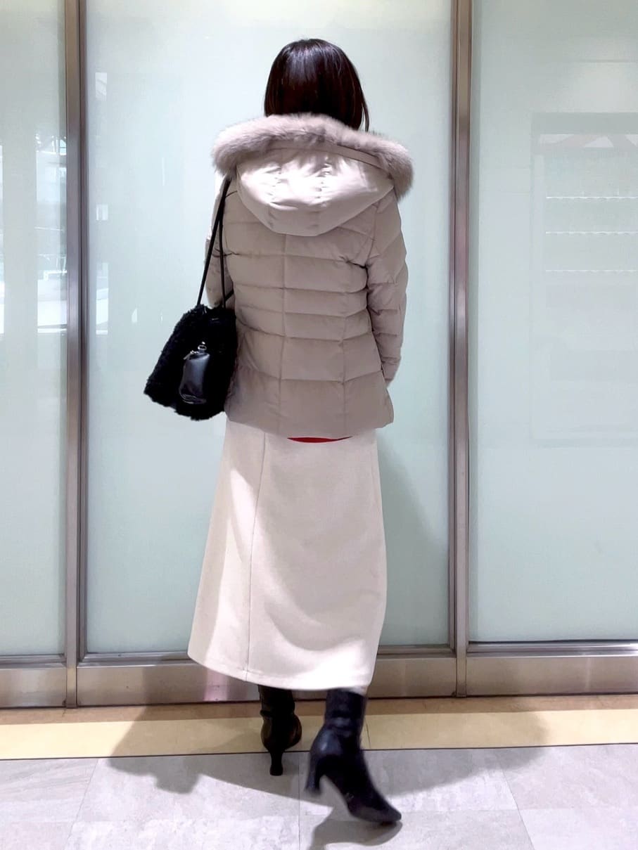 mayutaさんの「INDIVI｜【名品／撥水／抗菌防臭】ショート丈リサイクルダウンコート」を使ったコーディネート