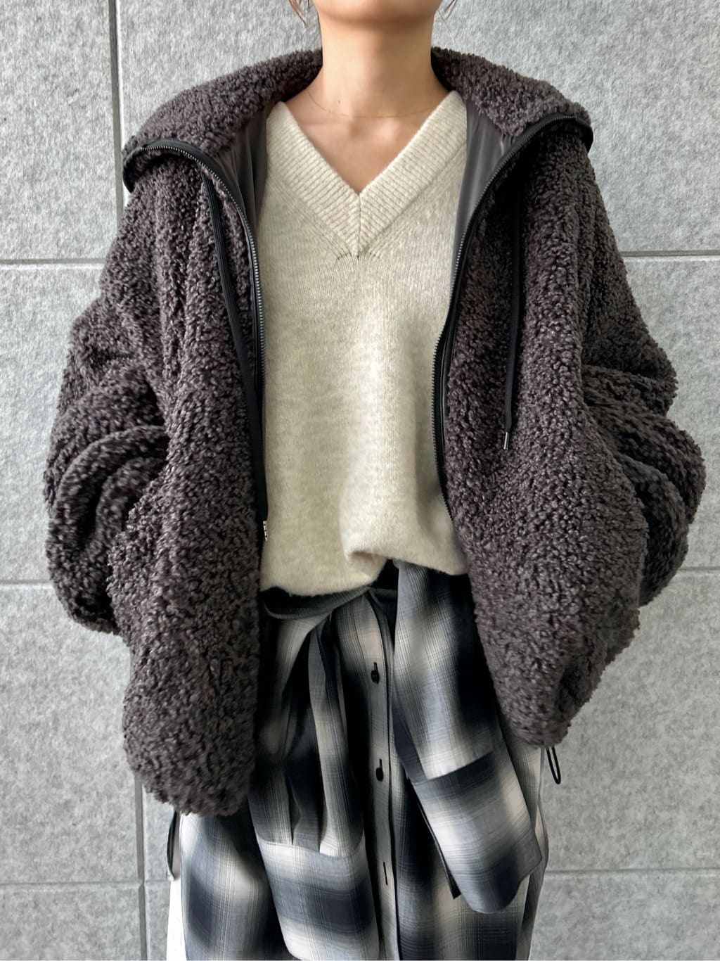 harunaさんの「CODE A｜M cloudy over V pullover」を使ったコーディネート
