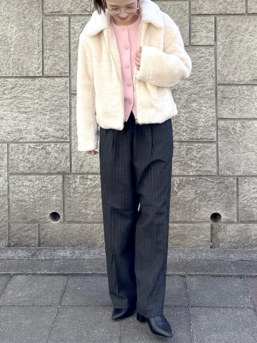 たけねぇさんの「OPAQUE.CLIP｜ピンストライプイージーワイドパンツ【吸湿発熱／ストレッチ／洗濯機OK】」を使ったコーディネート