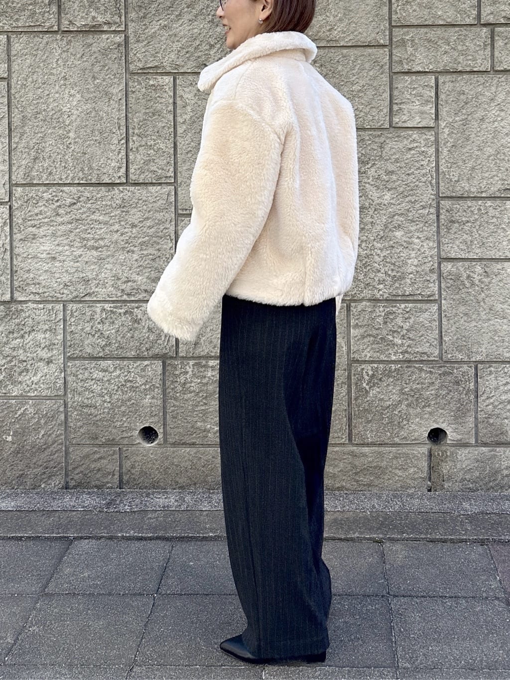 たけねぇさんの「OPAQUE.CLIP｜ピンストライプイージーワイドパンツ【吸湿発熱／ストレッチ／洗濯機OK】」を使ったコーディネート