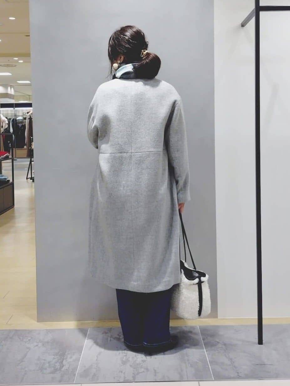 TOMOMIさんの「INDIVI｜【褒められデニム】スリムストレート デニムパンツ」を使ったコーディネート