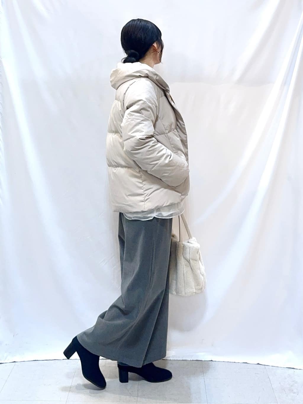 𝐇𝐢𝐫𝐨𝐦𝐢さんの「SHOO･LA･RUE｜【撥水/洗える】ショートフーディーダウン」を使ったコーディネート