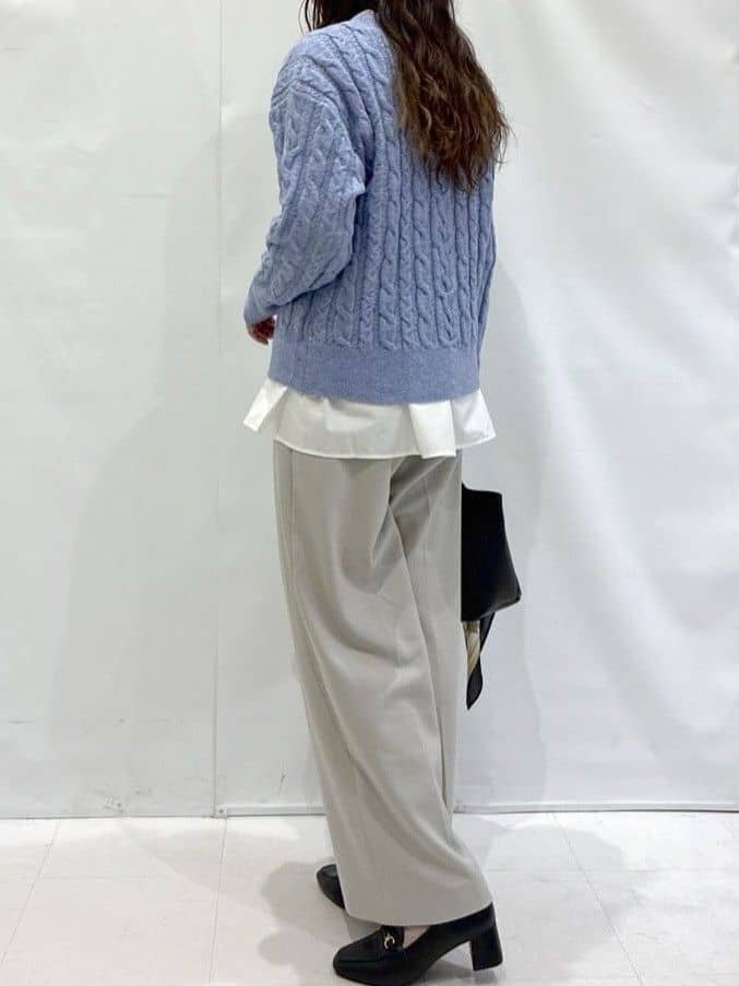komaさんの「OPAQUE.CLIP｜ラメ混ファンシーケーブルVネックニット【洗濯機OK】」を使ったコーディネート