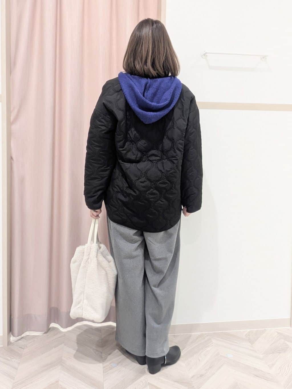 miyuさんの「SHOO･LA･RUE｜【S-LL】お顔周りをすっきり魅せる ふんわり Vネックフードニット」を使ったコーディネート