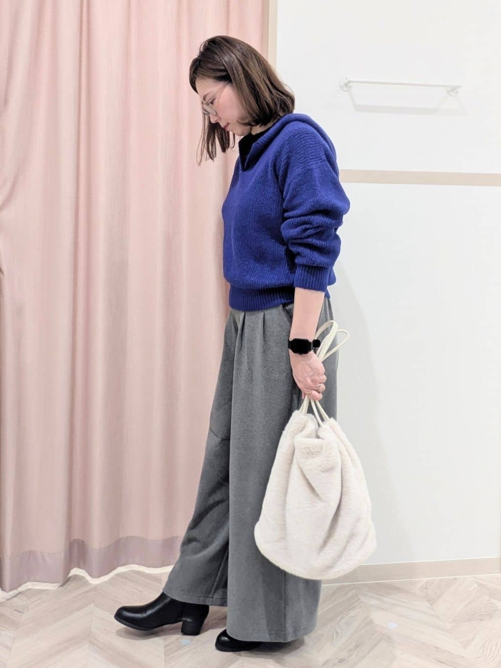 miyuさんの「SHOO･LA･RUE｜【S-LL】お顔周りをすっきり魅せる ふんわり Vネックフードニット」を使ったコーディネート