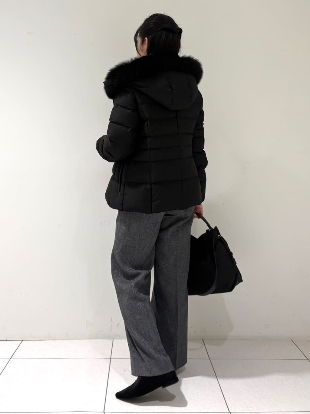 momokoさんの「INDIVI｜【名品／撥水／抗菌防臭】ショート丈リサイクルダウンコート」を使ったコーディネート