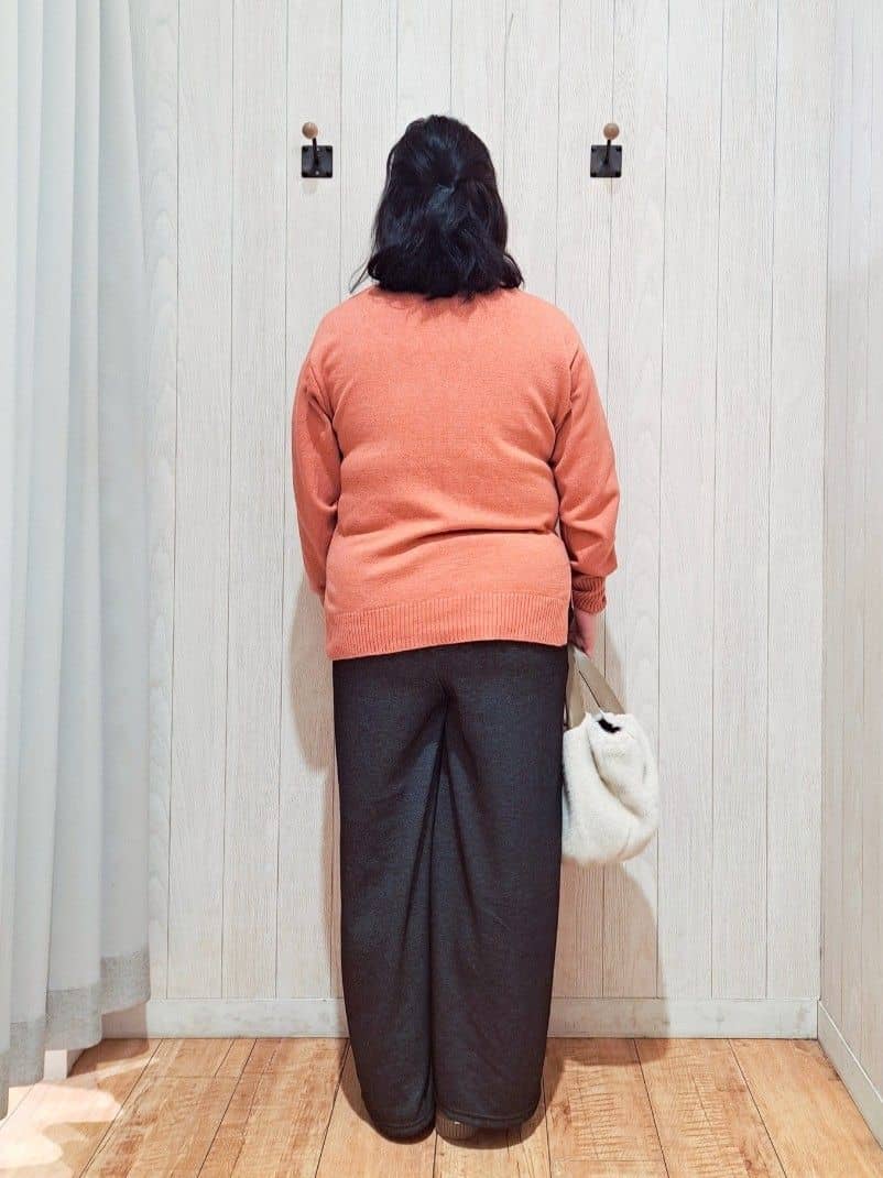 kotomiさんの「SHOO･LA･RUE｜【S-LL/洗濯機可】ふわふわがやみつきになる柔らかさ スウェットライクロゴニット」を使ったコーディネート