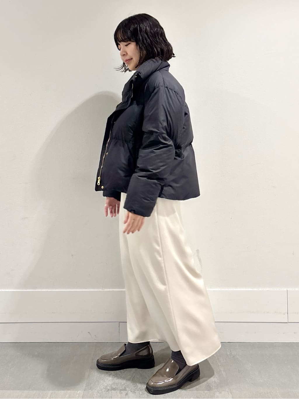 モエカさんの「UNTITLED｜【8色展開／コンパクト丈】レーヨン混 コクーンニット」を使ったコーディネート