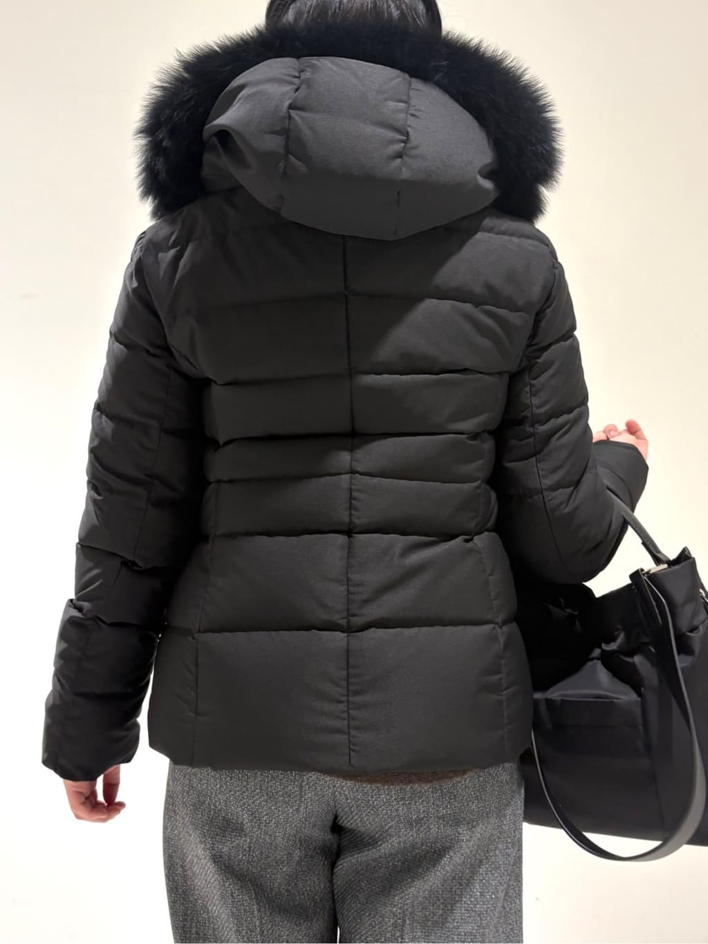 momokoさんの「INDIVI｜【名品／撥水／抗菌防臭】ショート丈リサイクルダウンコート」を使ったコーディネート