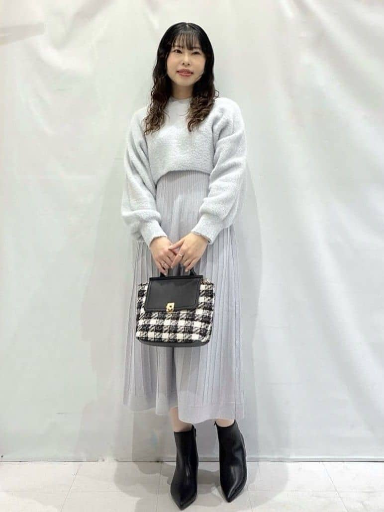 komaさんの「OPAQUE.CLIP｜ラメフェザープルオーバーセット ニットワンピース【洗濯機OK】《XS～LL》」を使ったコーディネート