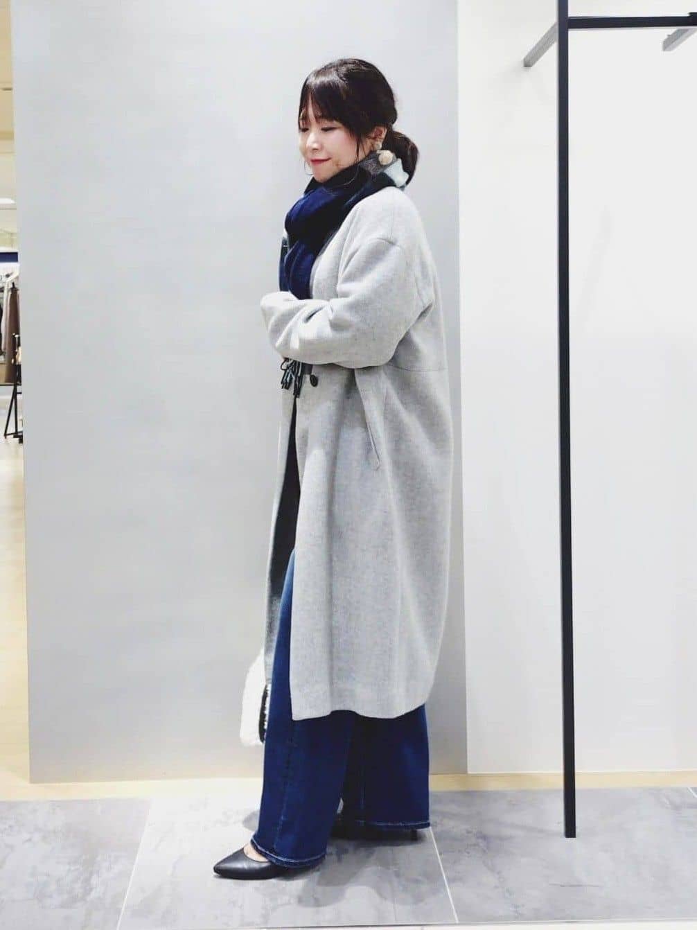 TOMOMIさんの「INDIVI｜【褒められデニム】スリムストレート デニムパンツ」を使ったコーディネート