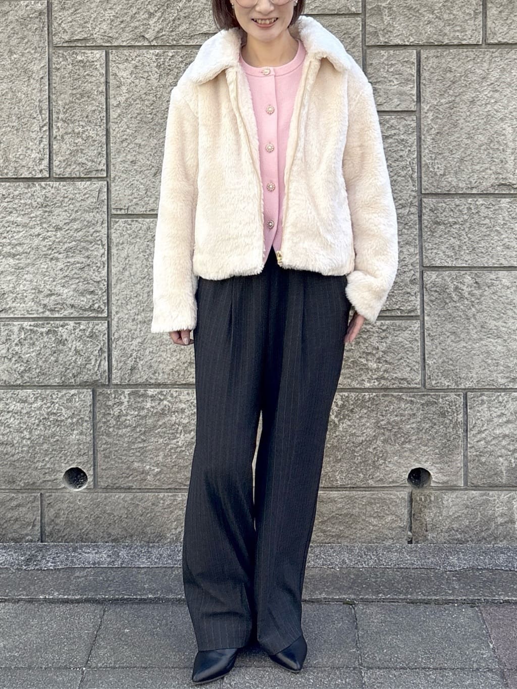たけねぇさんの「OPAQUE.CLIP｜ピンストライプイージーワイドパンツ【吸湿発熱／ストレッチ／洗濯機OK】」を使ったコーディネート