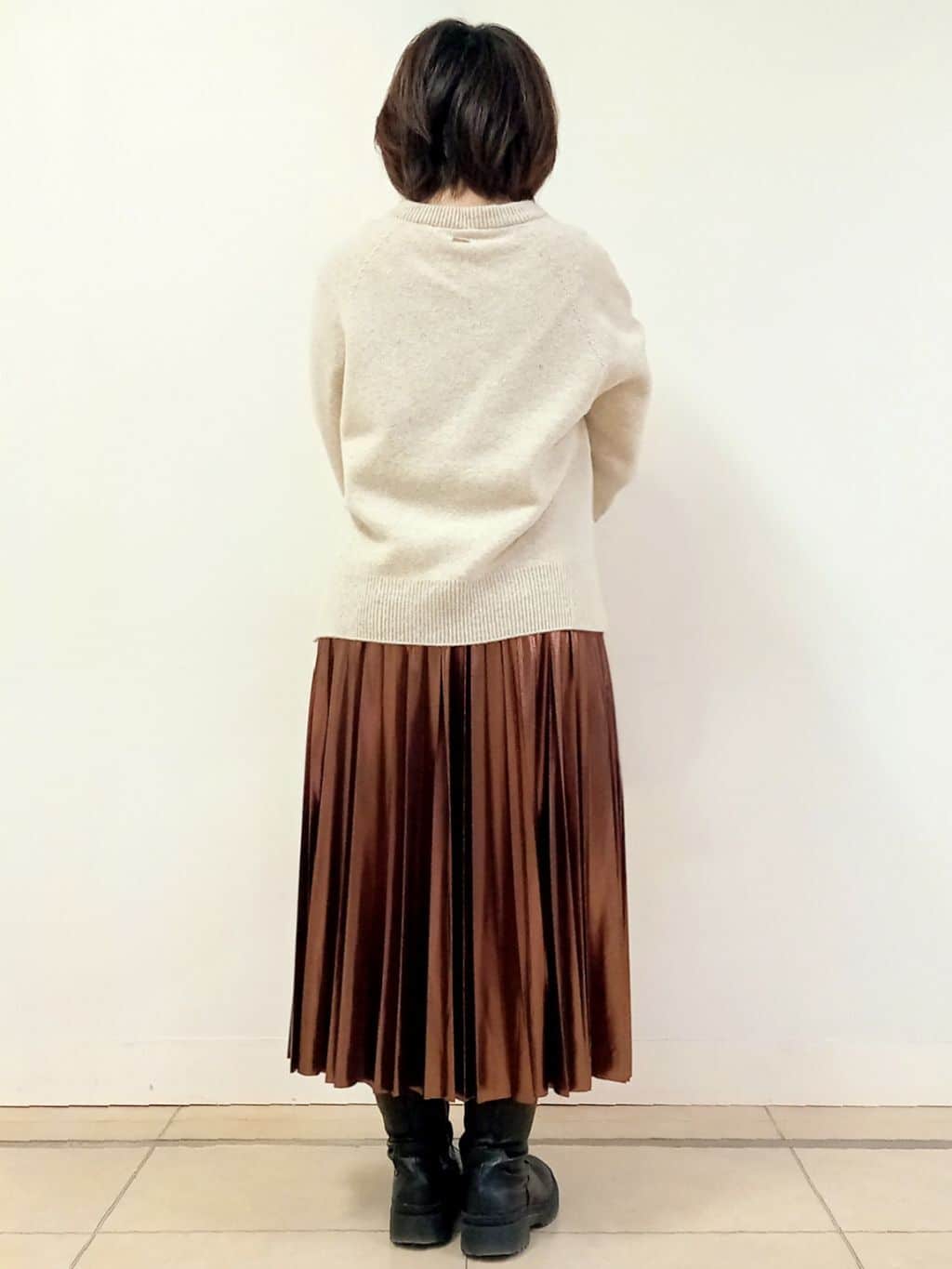 emiさんの「DRESSTERIOR｜◆【洗える/ストレッチ性/オンオフ】箔プリントプリーツスカート」を使ったコーディネート