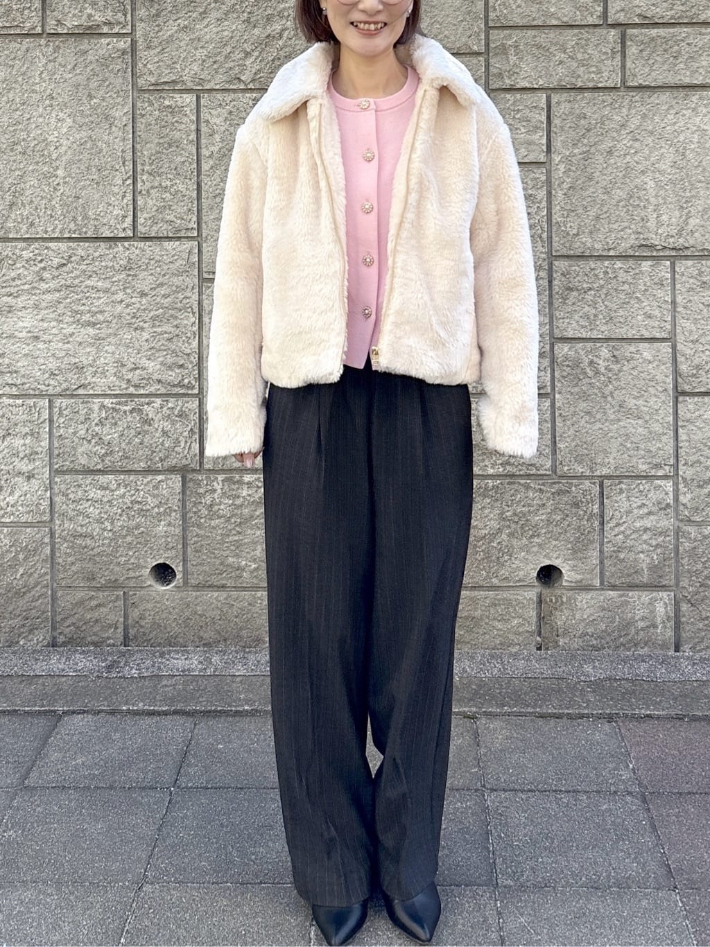 たけねぇさんの「OPAQUE.CLIP｜ピンストライプイージーワイドパンツ【吸湿発熱／ストレッチ／洗濯機OK】」を使ったコーディネート