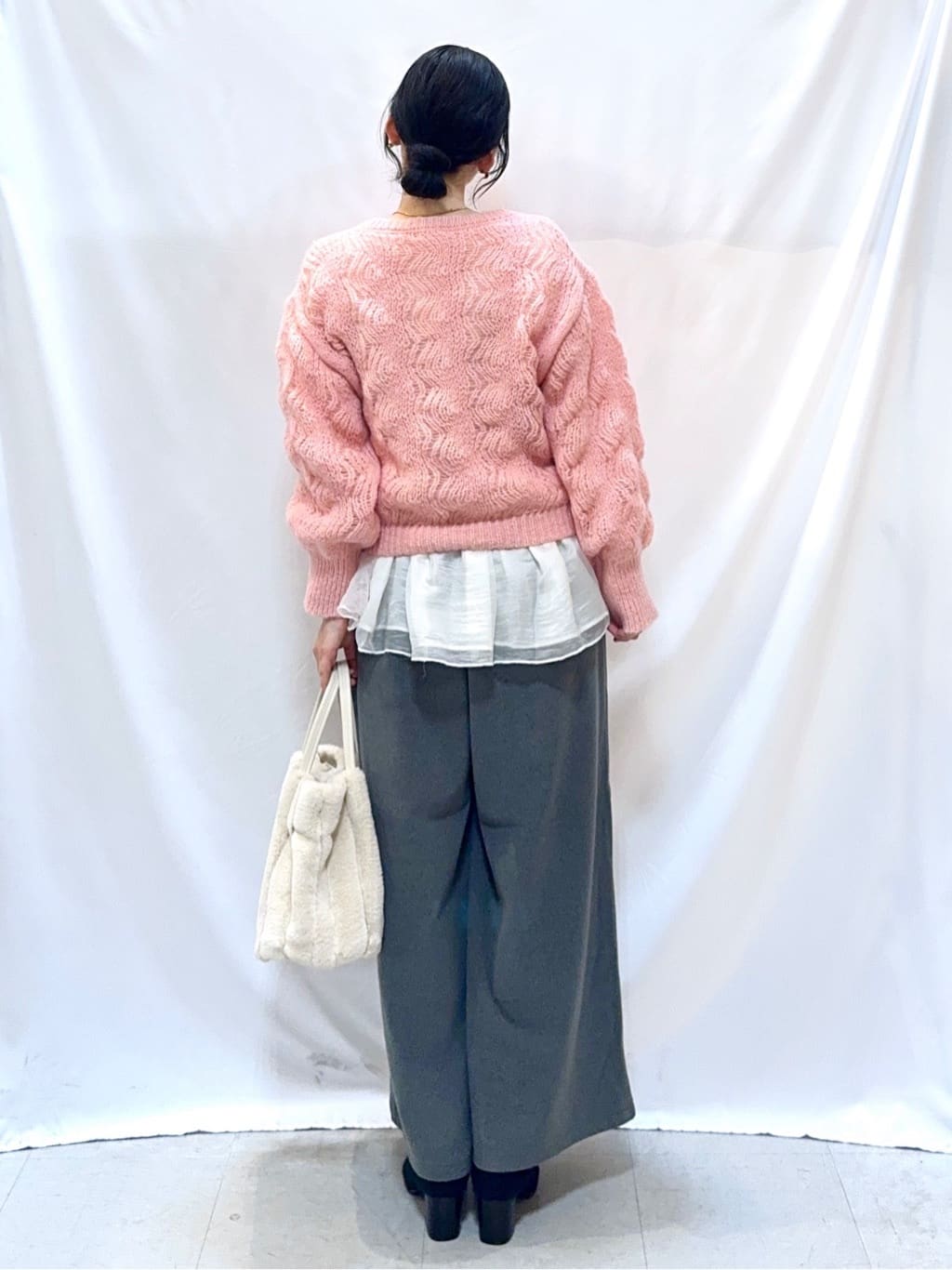 𝐇𝐢𝐫𝐨𝐦𝐢さんの「SHOO･LA･RUE｜【撥水/洗える】ショートフーディーダウン」を使ったコーディネート
