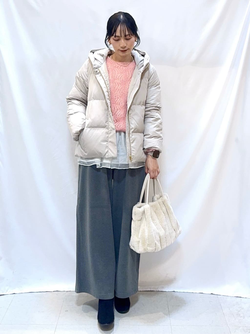 𝐇𝐢𝐫𝐨𝐦𝐢さんの「SHOO･LA･RUE｜【撥水/洗える】ショートフーディーダウン」を使ったコーディネート