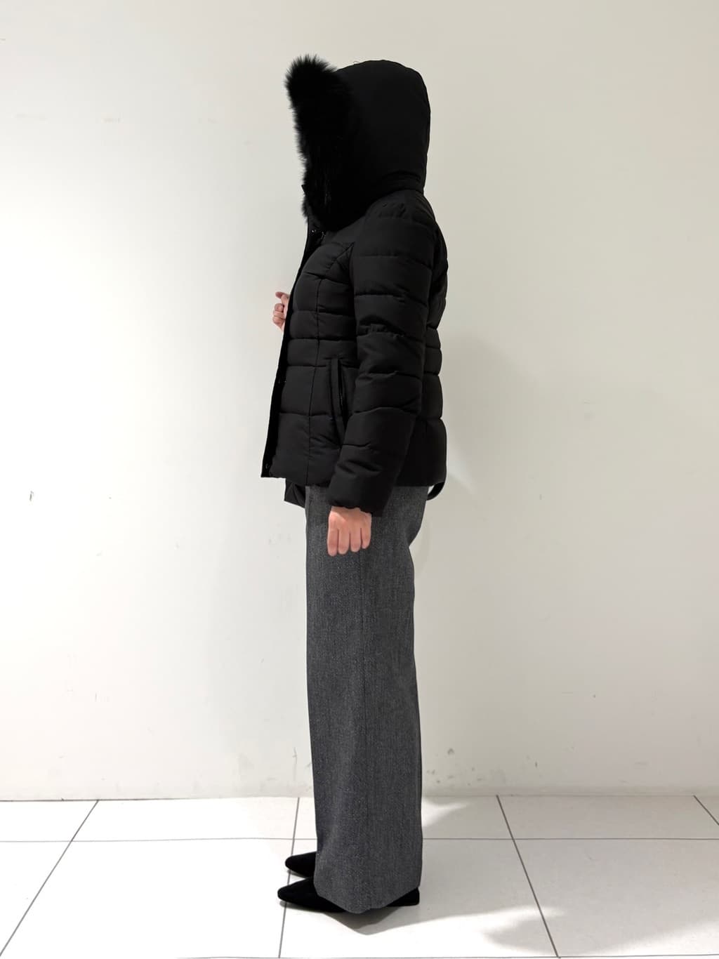 momokoさんの「INDIVI｜【名品／撥水／抗菌防臭】ショート丈リサイクルダウンコート」を使ったコーディネート