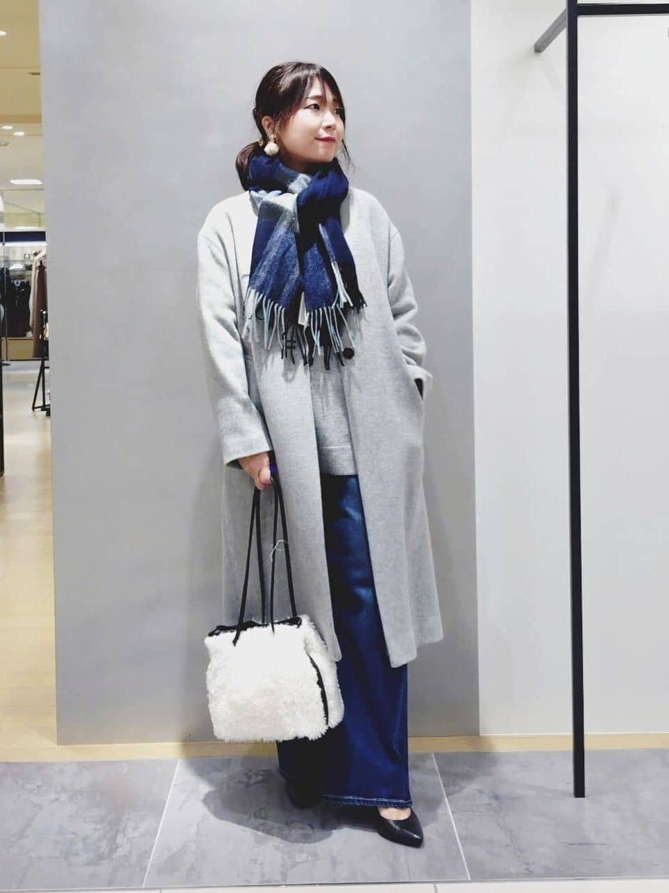 TOMOMIさんの「INDIVI｜【褒められデニム】スリムストレート デニムパンツ」を使ったコーディネート